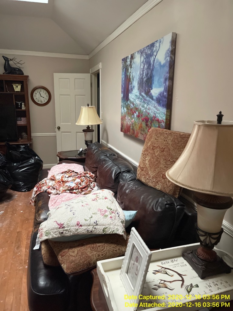 Rainbow Gadsden living room before restoration image