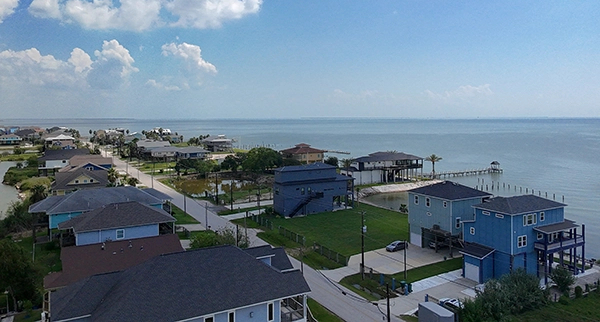 A residential neighborhood in Seabrook, TX featuring waterfront homes.